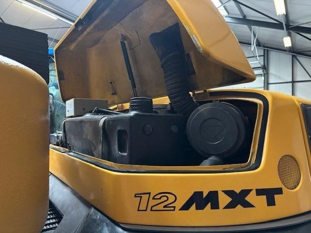 Mecalac 12 MXTbouwjaar 2004 12533 uur