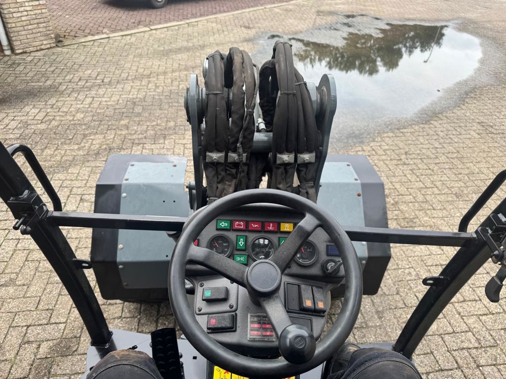 Giant V5003