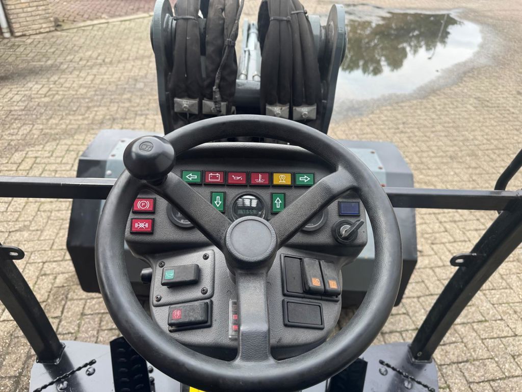 Giant V5003