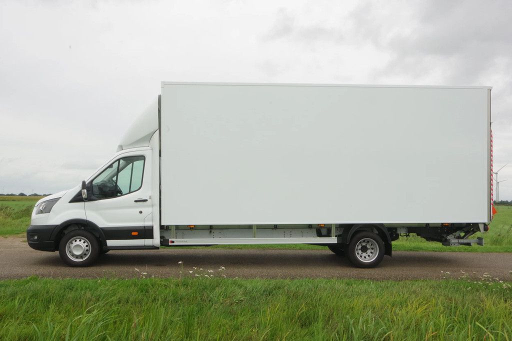 Ford Transit gesloten bakwagen 5,98 m.