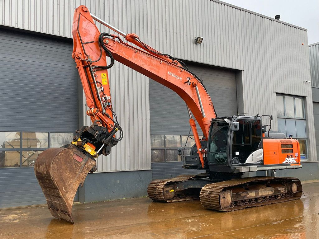 Hitachi ZX250LC-6