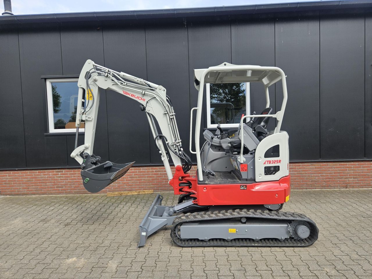 Takeuchi TB325R Overjarig – 4 draaiuren