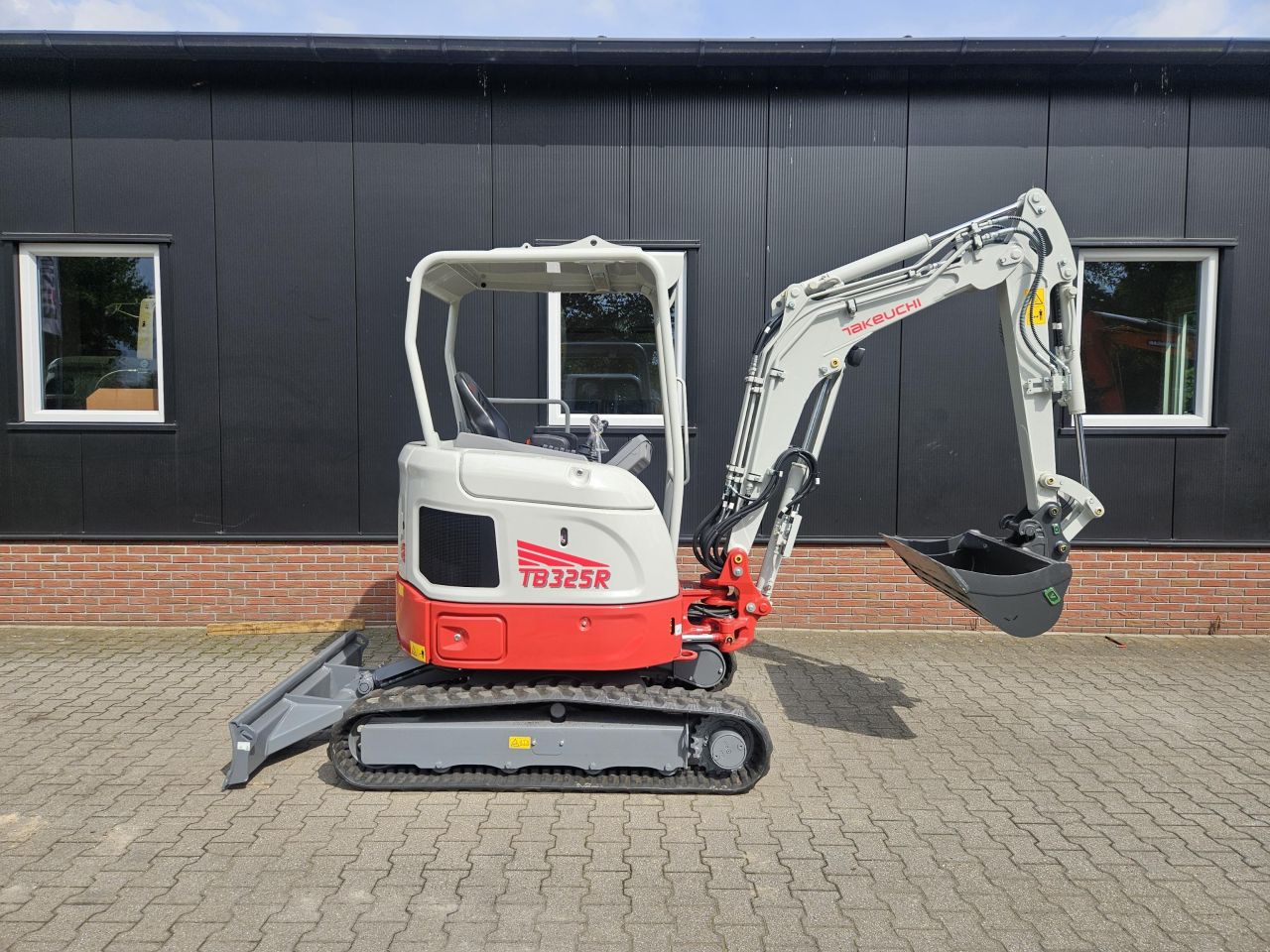 Takeuchi TB325R Overjarig – 4 draaiuren