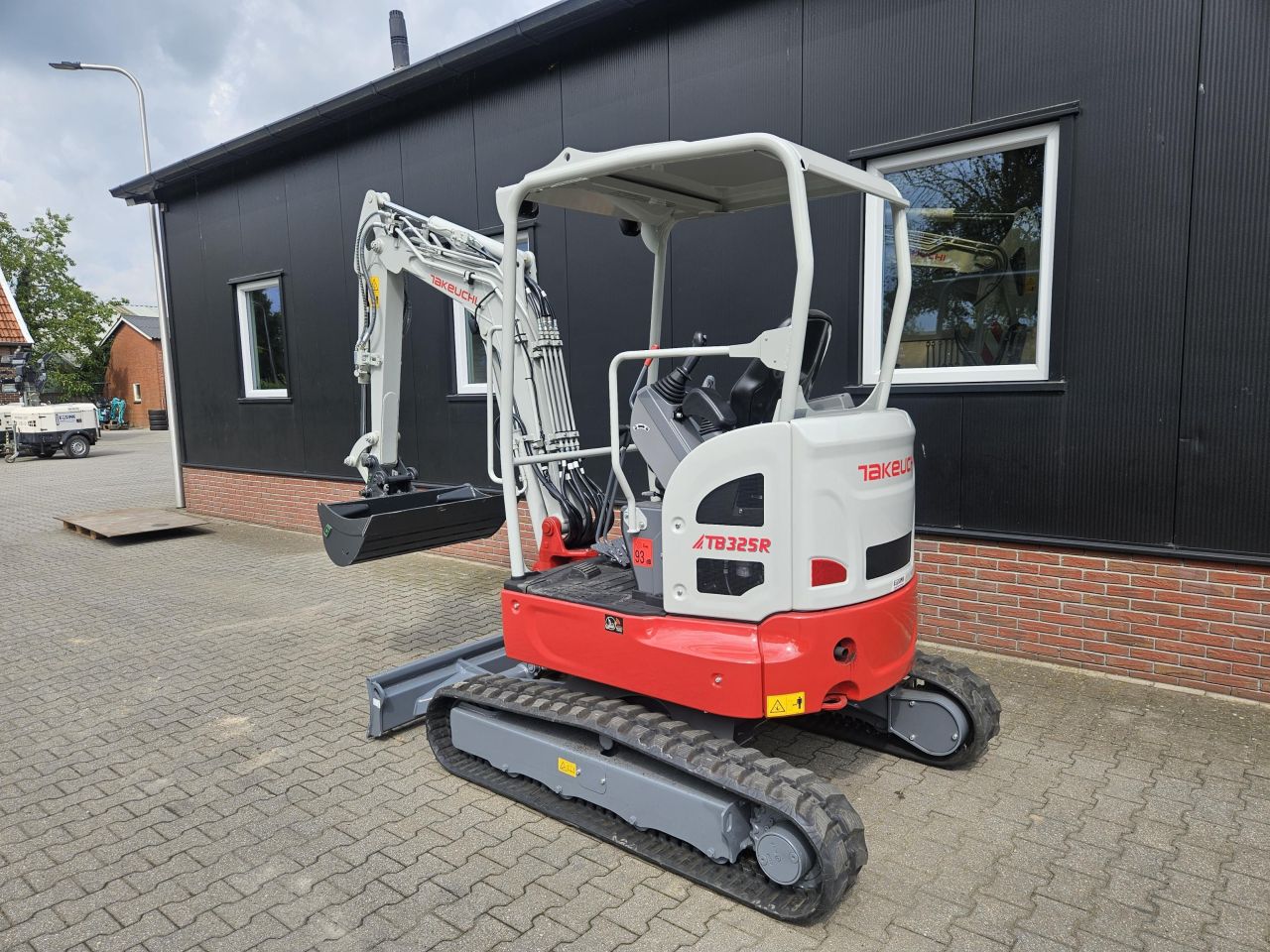 Takeuchi TB325R Overjarig – 4 draaiuren