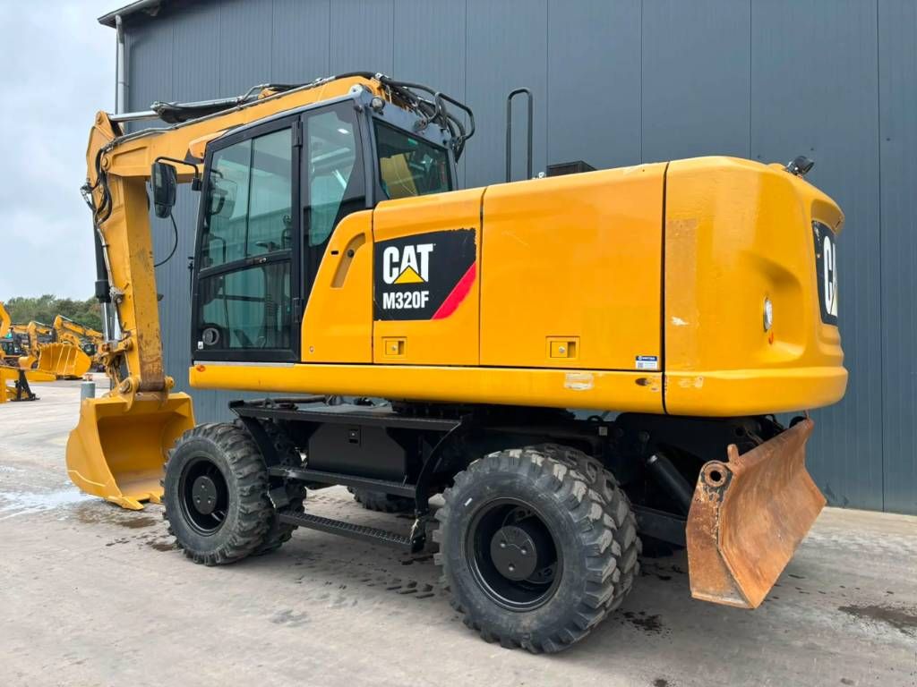 CAT M320F