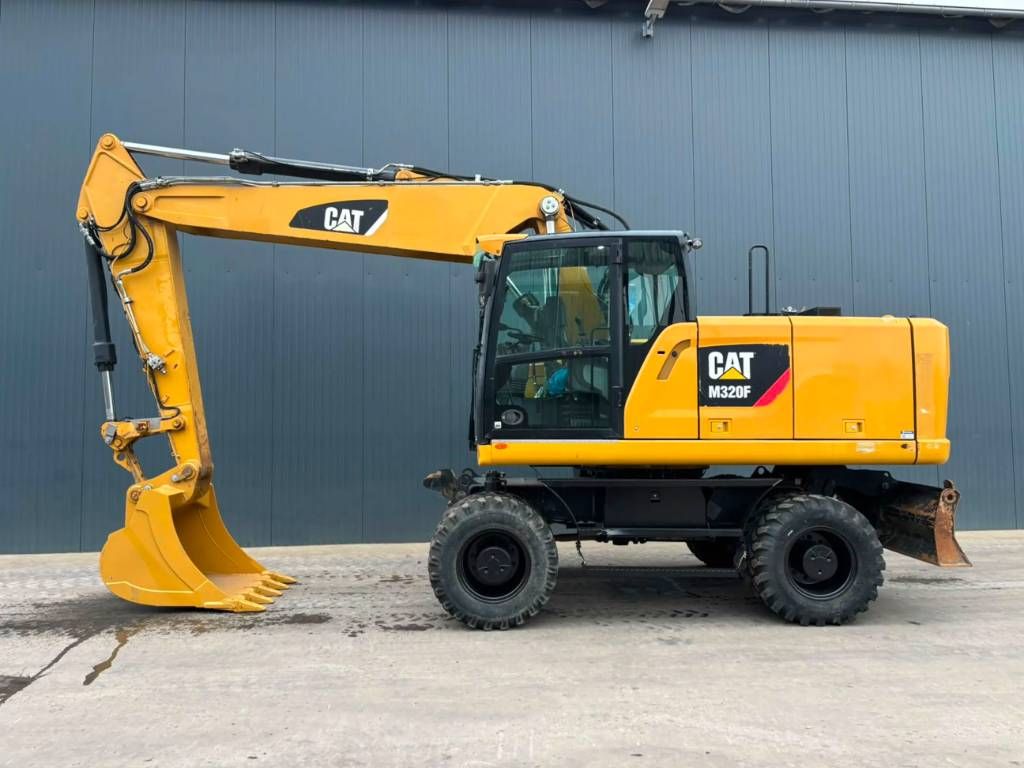 CAT M320F