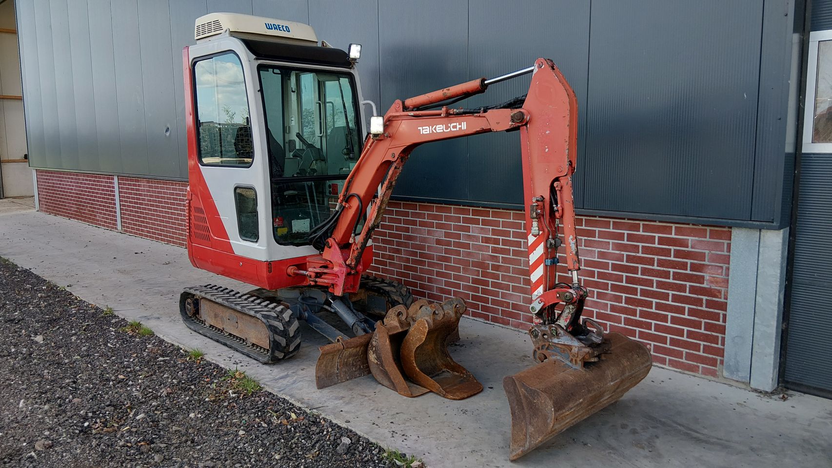 Takeuchi TB016 minigraver (bj2010) 3 bakken