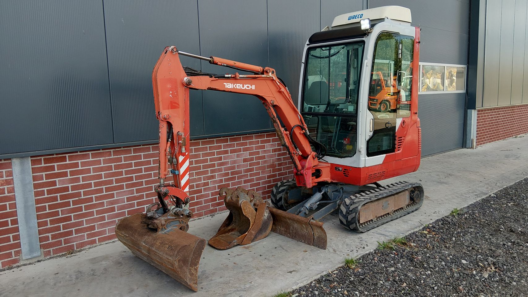 Takeuchi TB016 minigraver (bj2010) 3 bakken