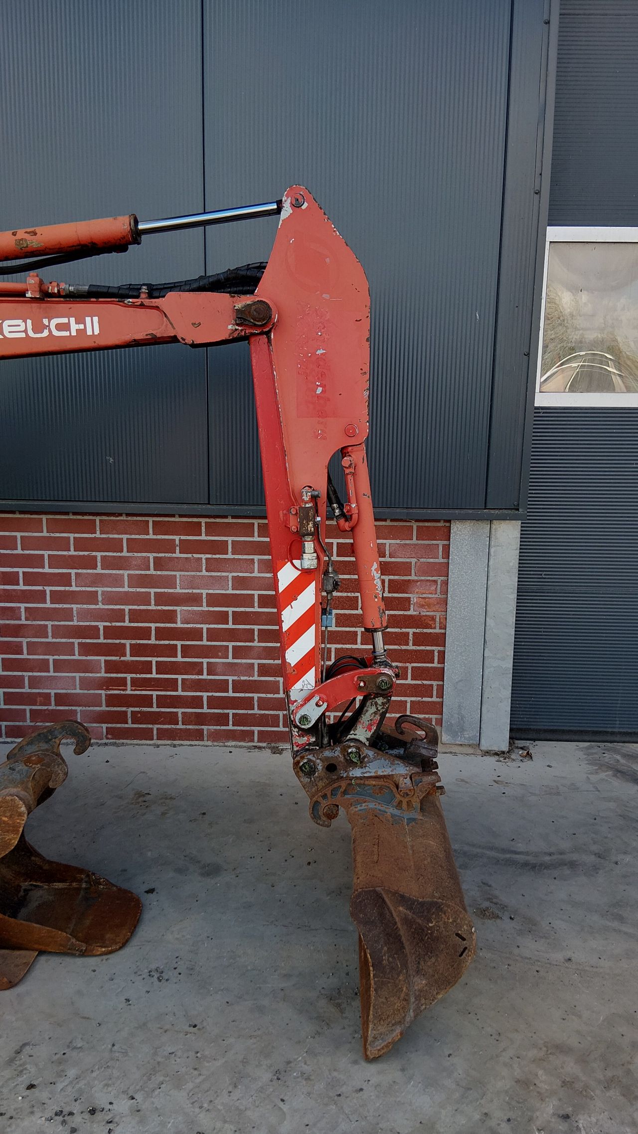 Takeuchi TB016 minigraver (bj2010) 3 bakken