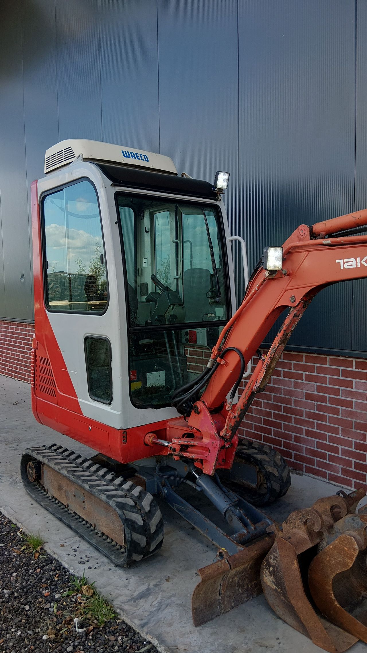 Takeuchi TB016 minigraver (bj2010) 3 bakken