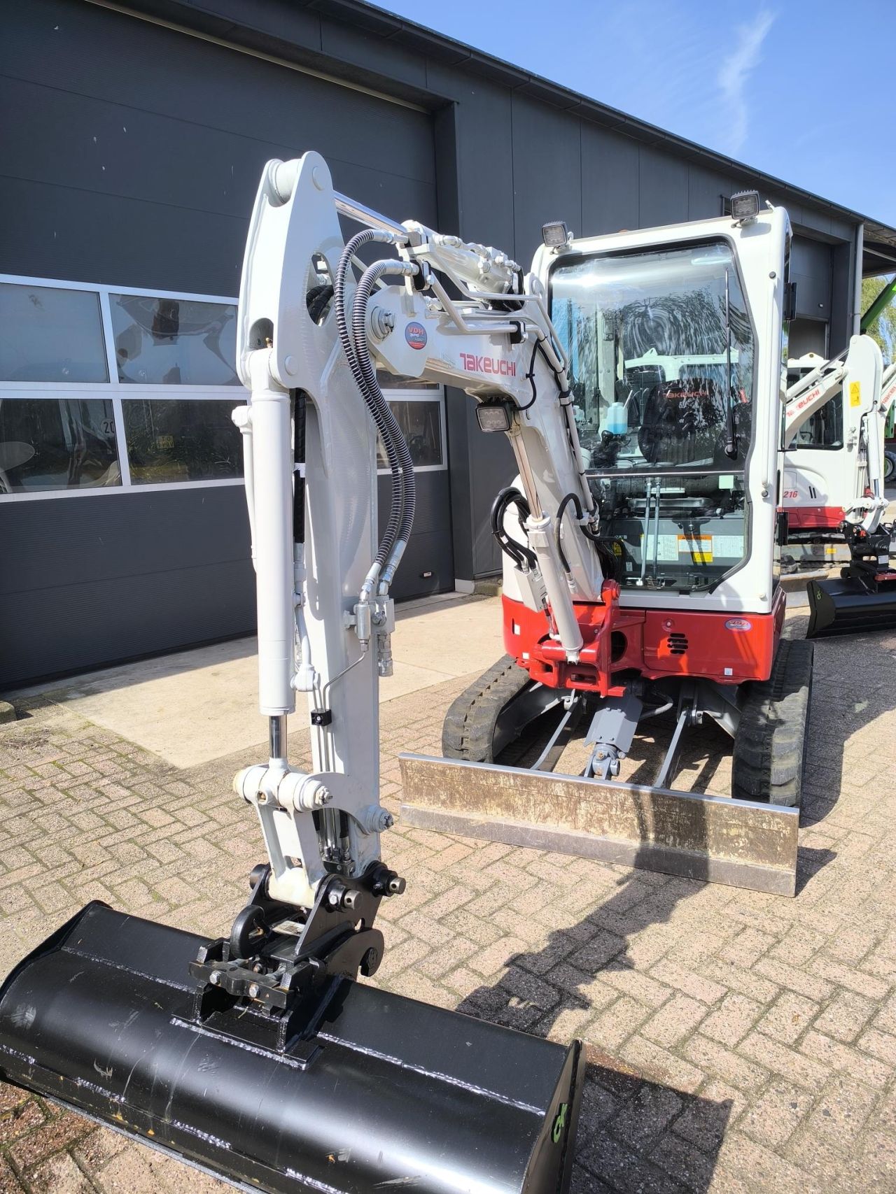 TAKEUCHI TB325R