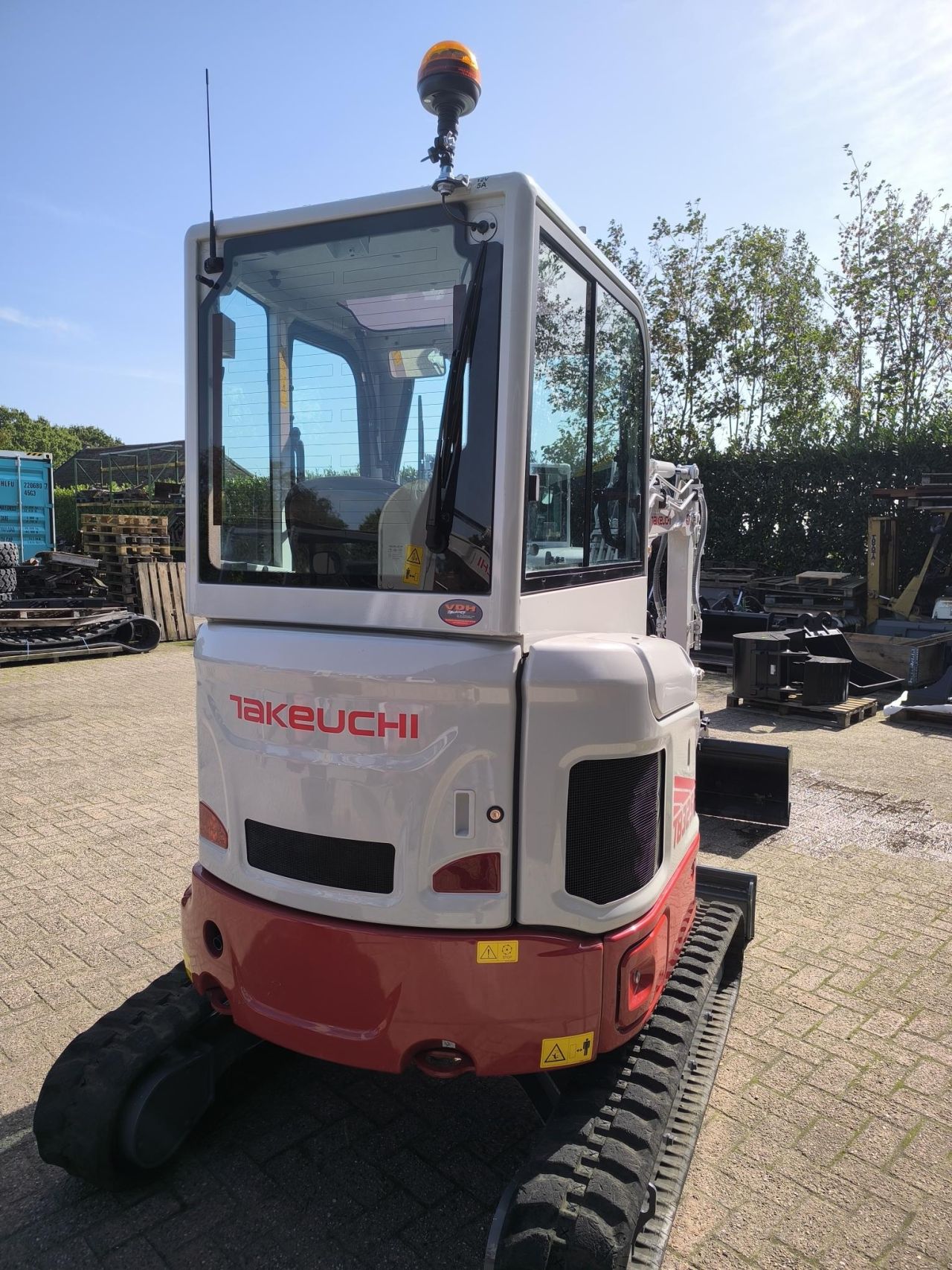 TAKEUCHI TB325R