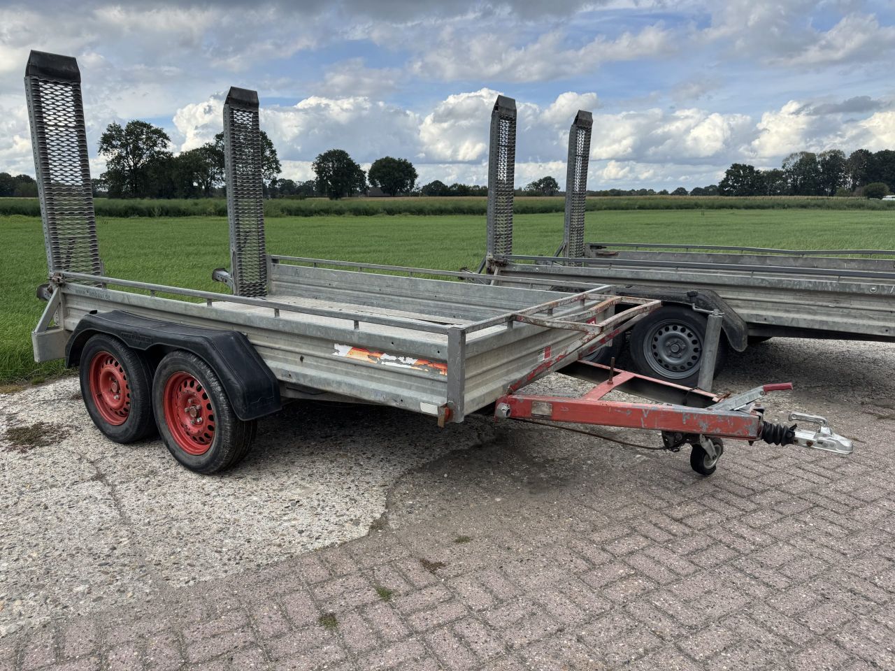 Humbaur HS2000 machinetransporters 2 stuks met werk