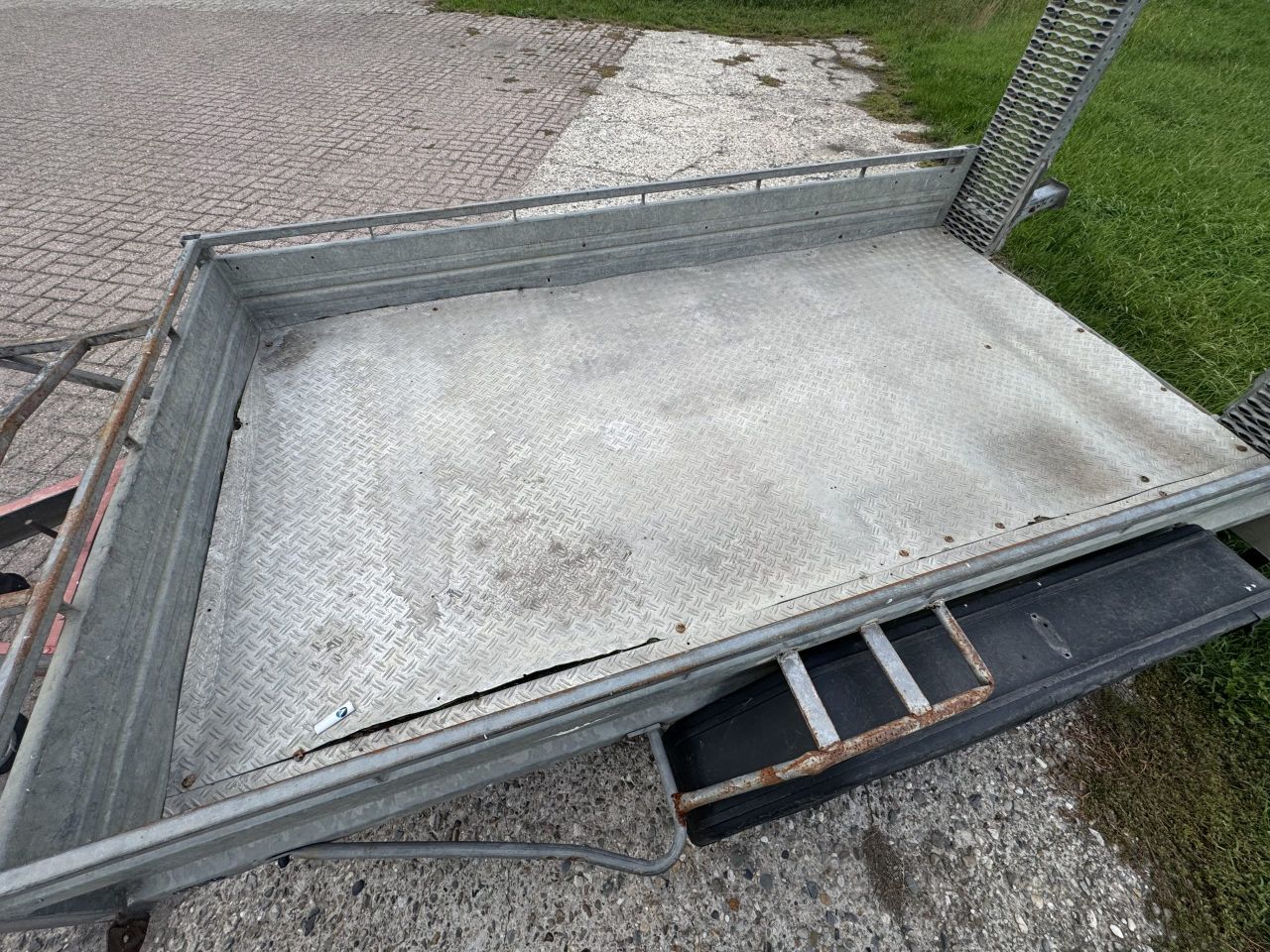 Humbaur HS2000 machinetransporters 2 stuks met werk
