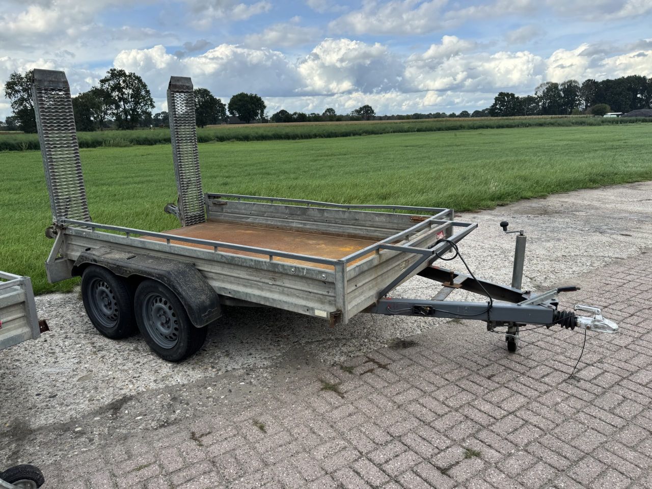 Humbaur HS2000 machinetransporters 2 stuks met werk