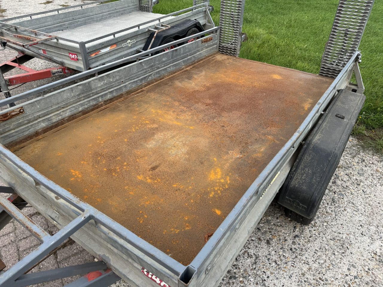 Humbaur HS2000 machinetransporters 2 stuks met werk