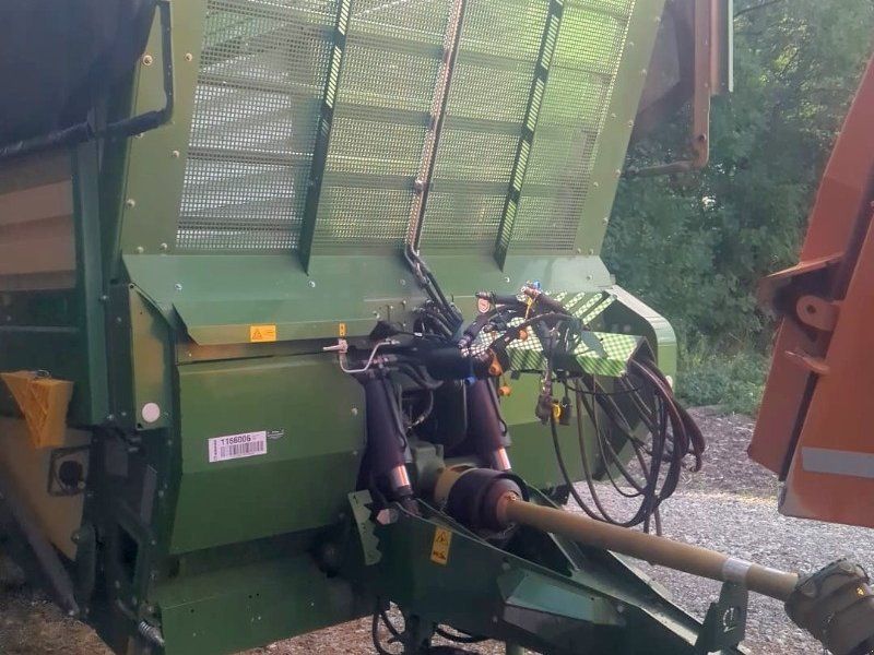 Krone Häckselwagen TX 560, Tridemachse