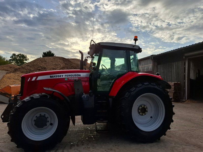 Massey Ferguson 7495