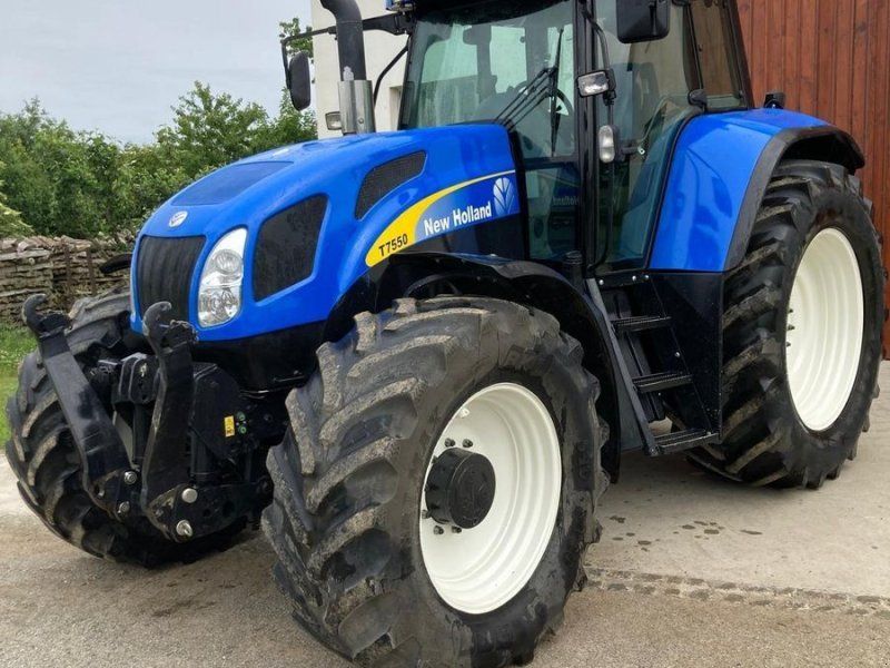 New Holland T7550