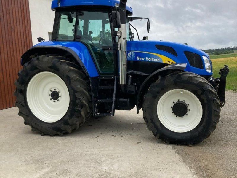 New Holland T7550
