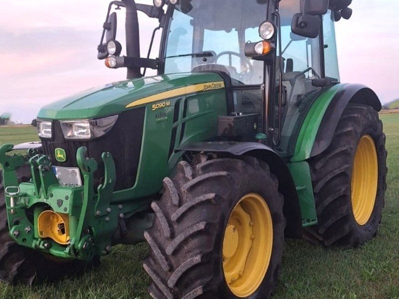John Deere 5090 M