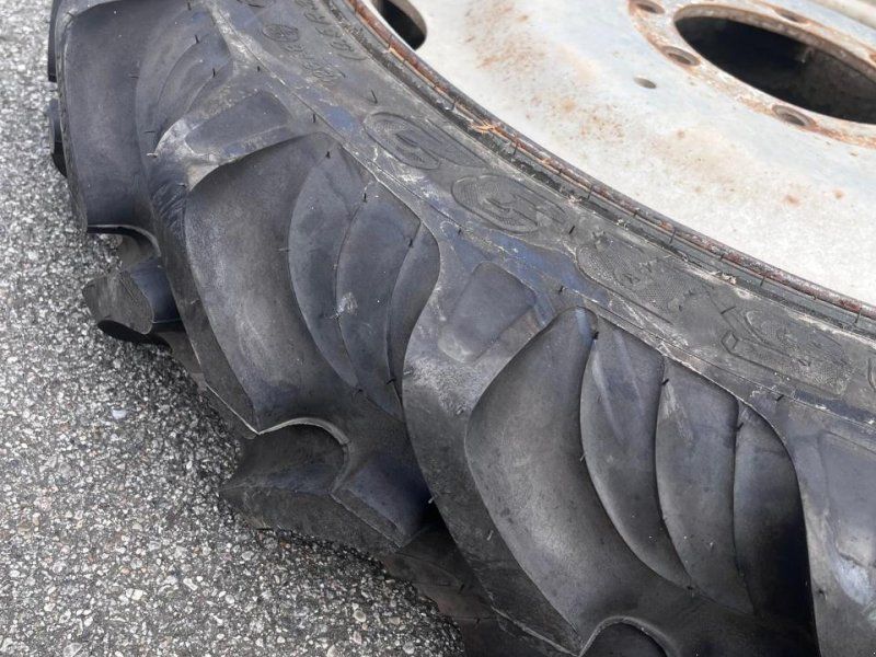 Taurus 230/95 R32, 8-Loch, 100% Profil, Einzelrad