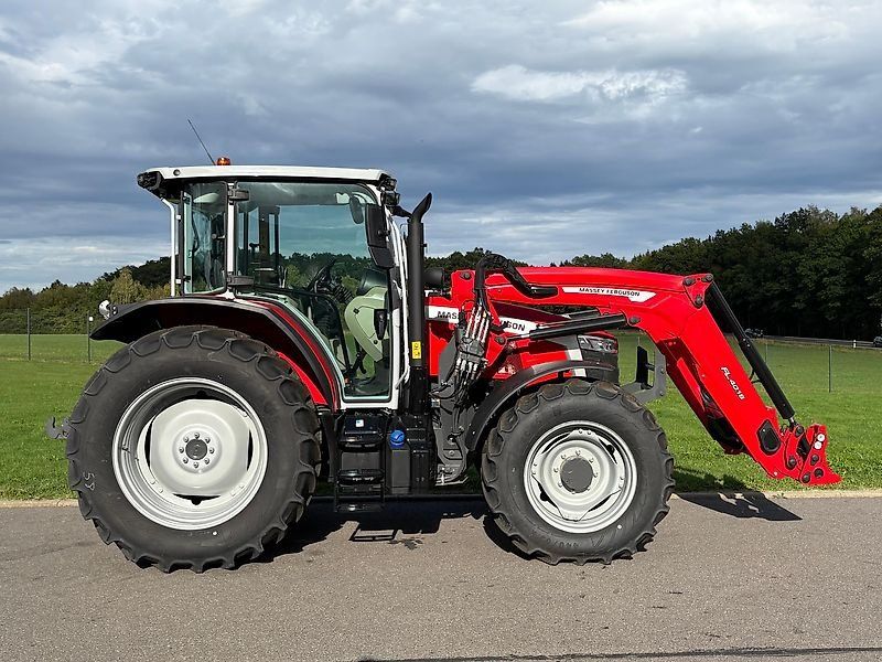 Massey Ferguson 5M125 Dyna-4