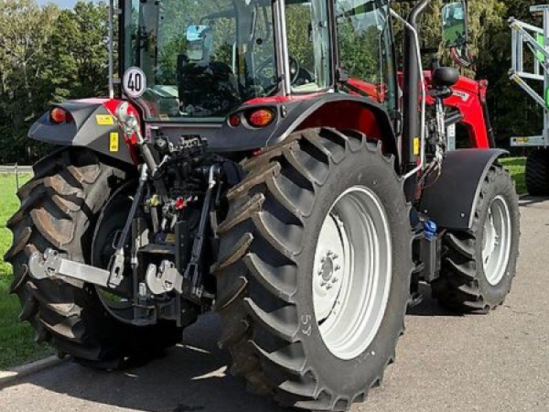 Massey Ferguson 5M125 Dyna-4