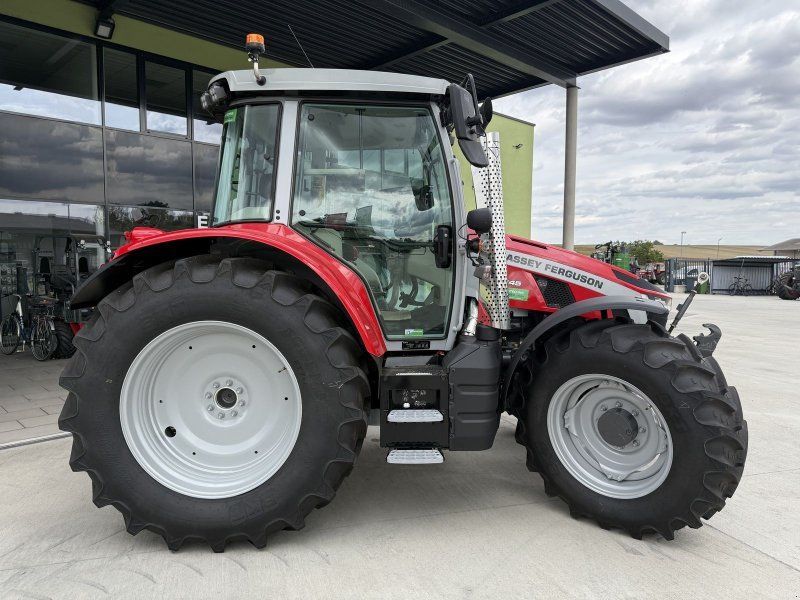 Massey Ferguson 5S.145 Dyna-VT Exclusive