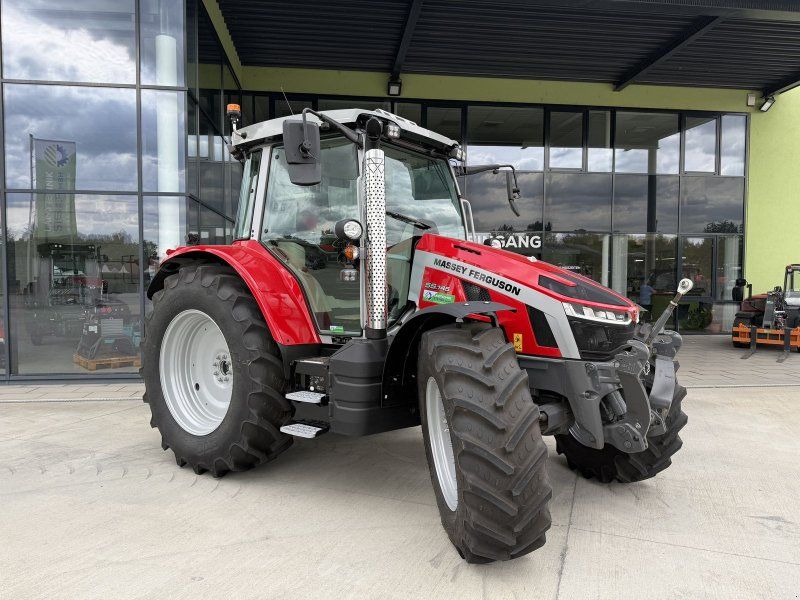 Massey Ferguson 5S.145 Dyna-VT Exclusive