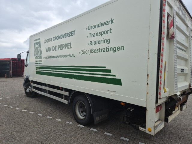 Daf LF 55 met Dhollandia laadklep.