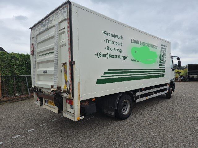 Daf LF 55 met Dhollandia laadklep.