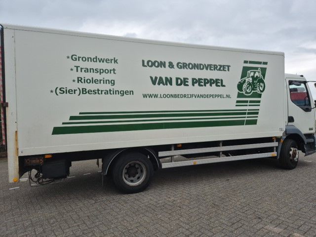 Daf LF 55 met Dhollandia laadklep.