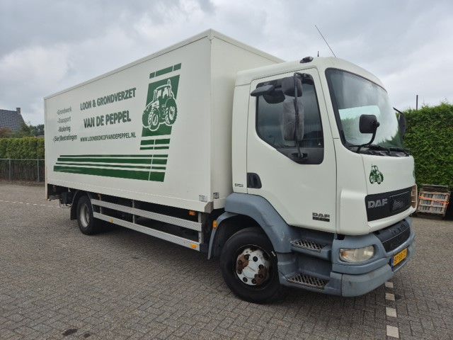 Daf LF 55 met Dhollandia laadklep.