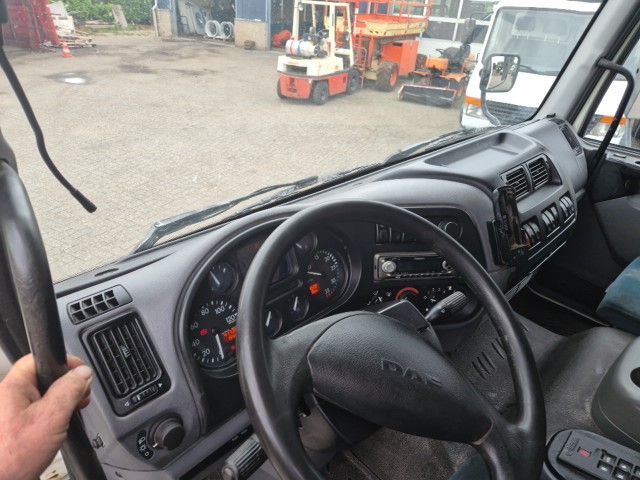 Daf LF 55 met Dhollandia laadklep.