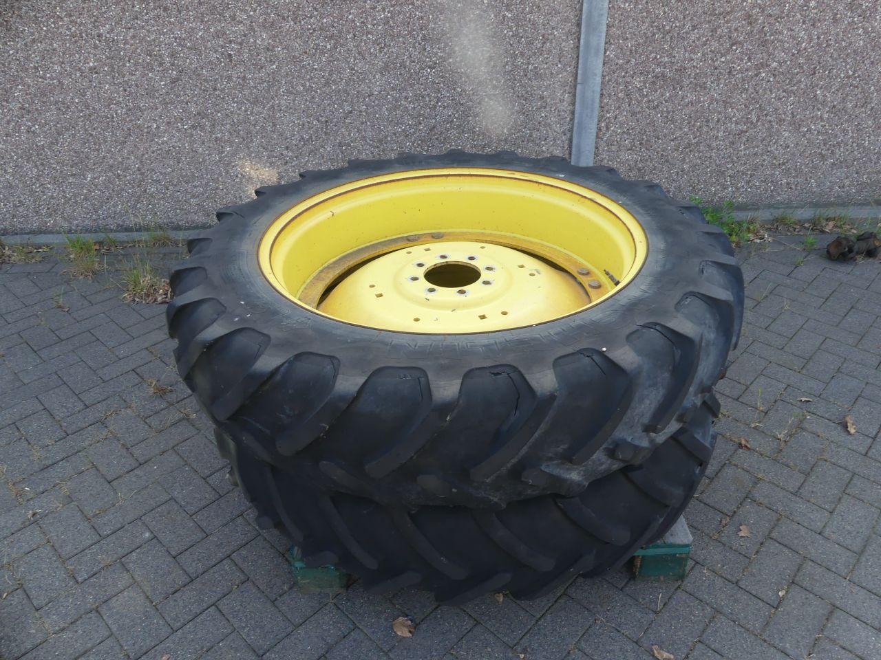 John Deere wielen 12.4R36 Michelin