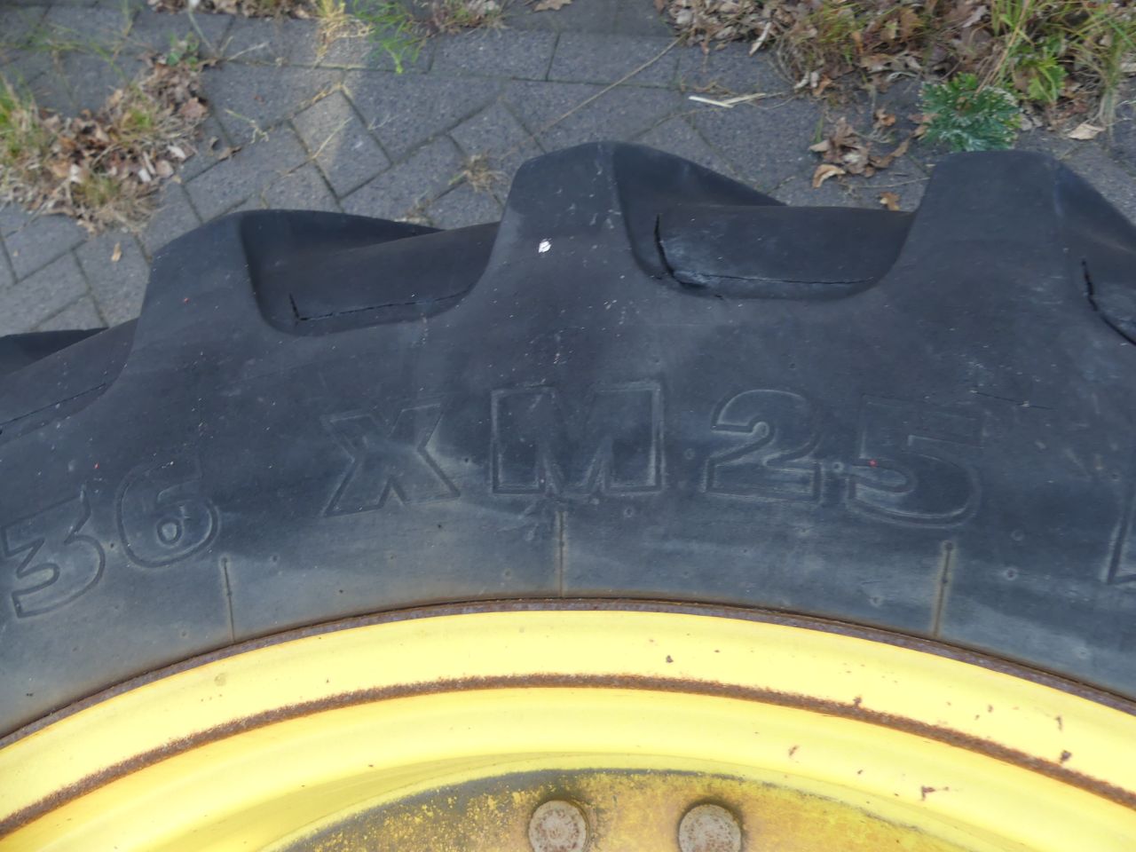 John Deere wielen 12.4R36 Michelin
