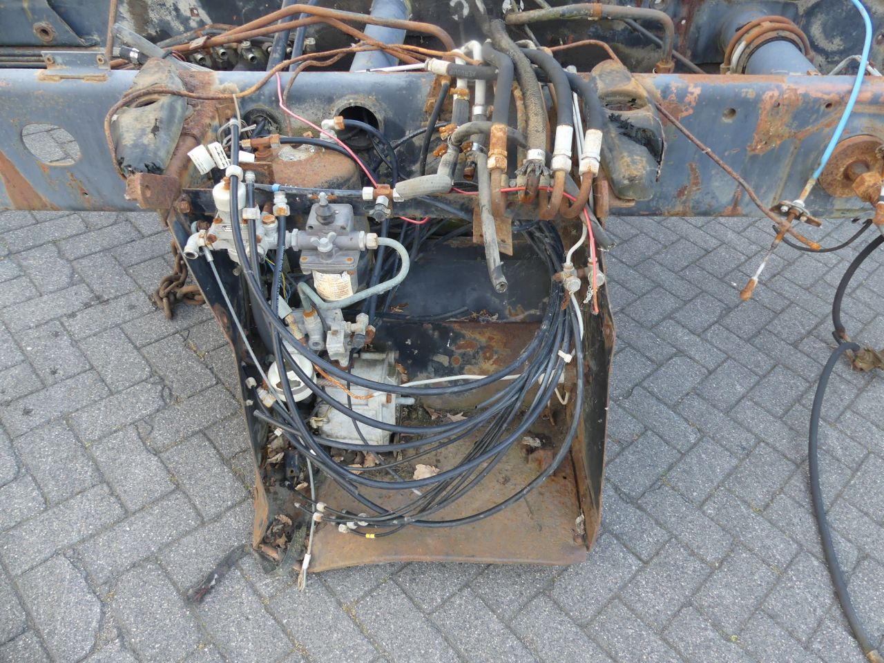 Mercedes Benz MB Trac 1300 chassis met kenteken !