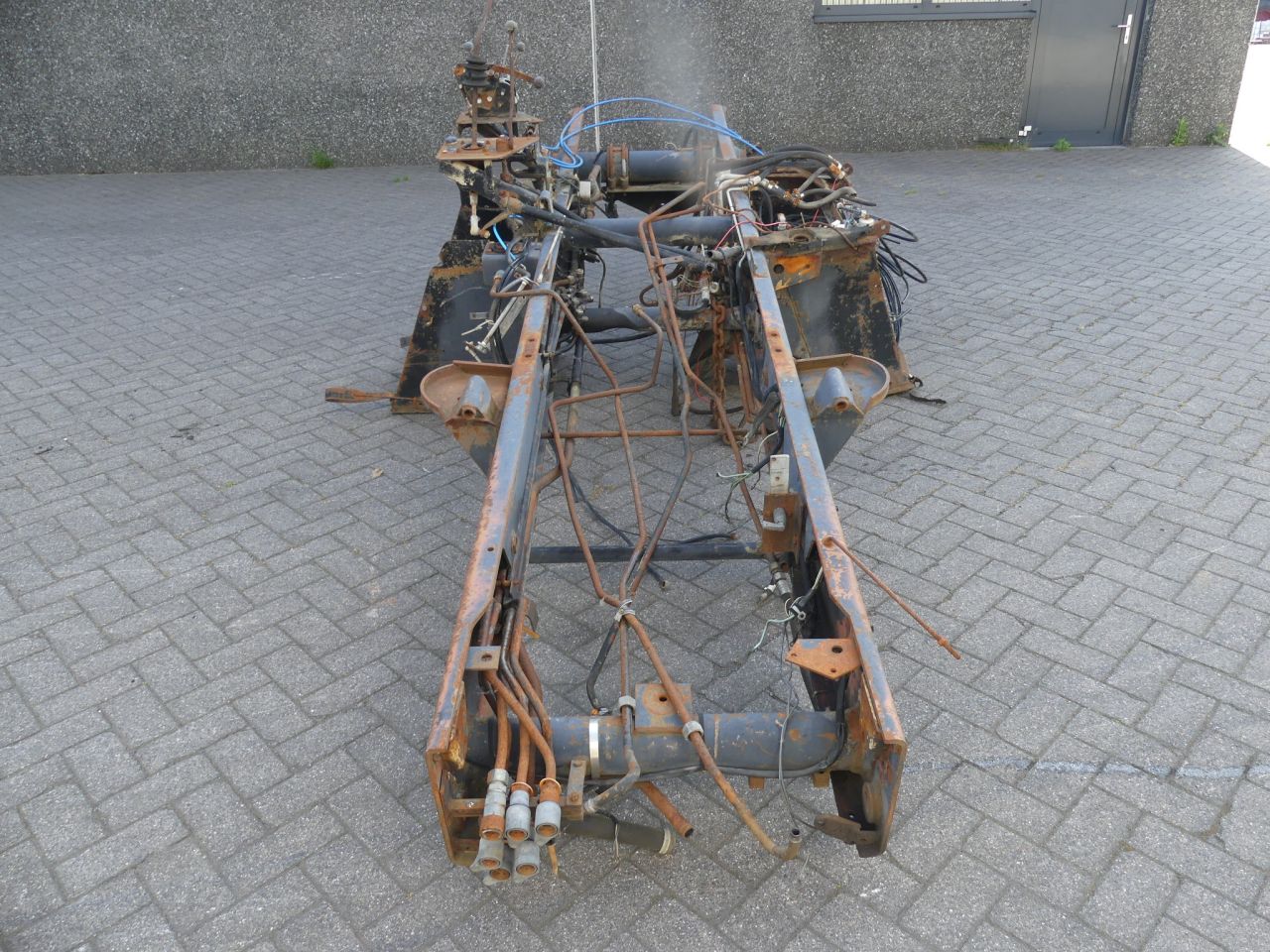Mercedes Benz MB Trac 1300 chassis met kenteken !