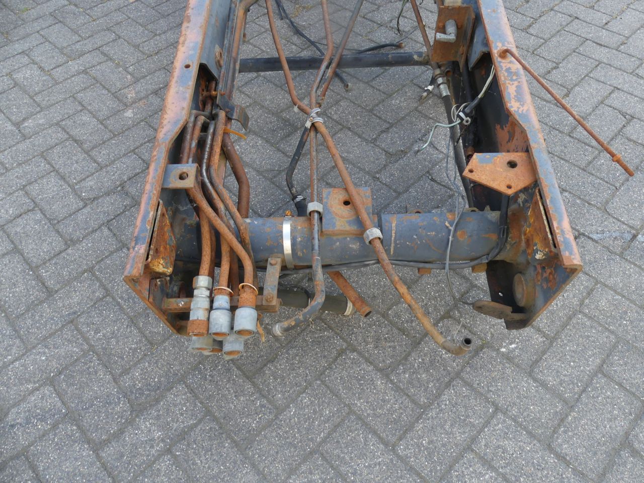 Mercedes Benz MB Trac 1300 chassis met kenteken !