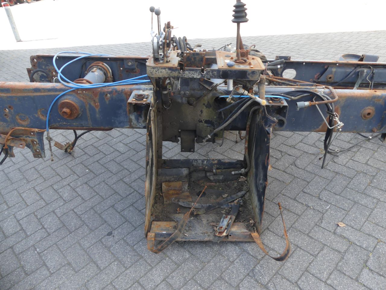 Mercedes Benz MB Trac 1300 chassis met kenteken !