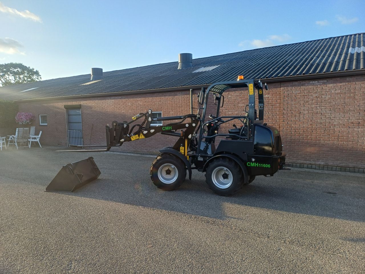 CMH W11606 mini Shovel Kubota