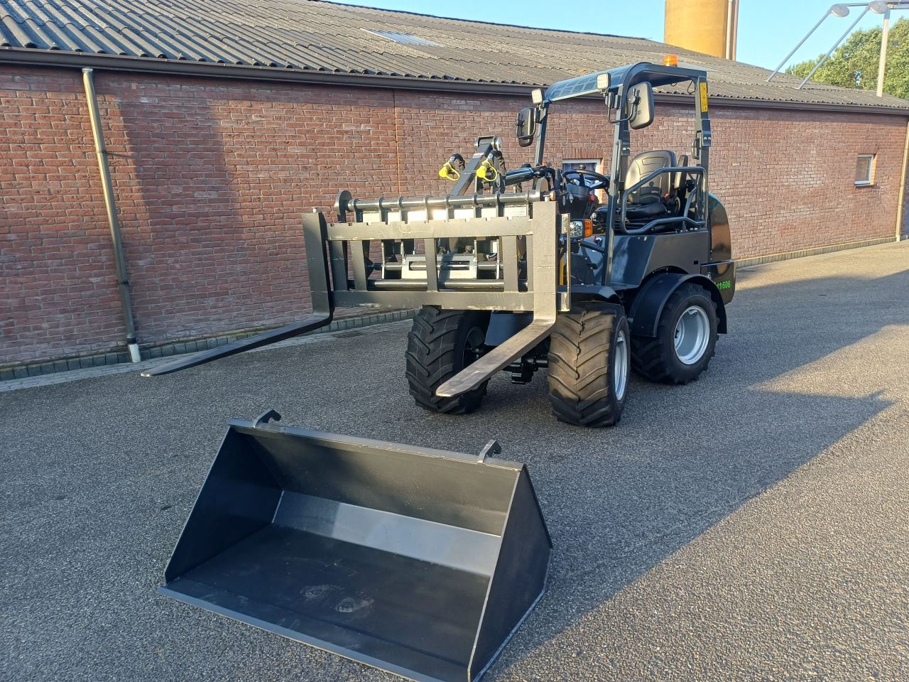 CMH W11606 mini Shovel Kubota
