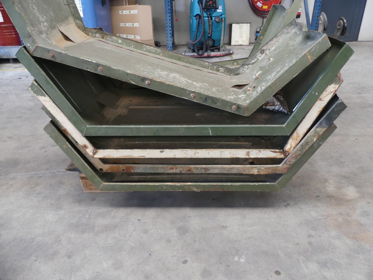 Diverse orginele spatborden voor MB Trac tractoren