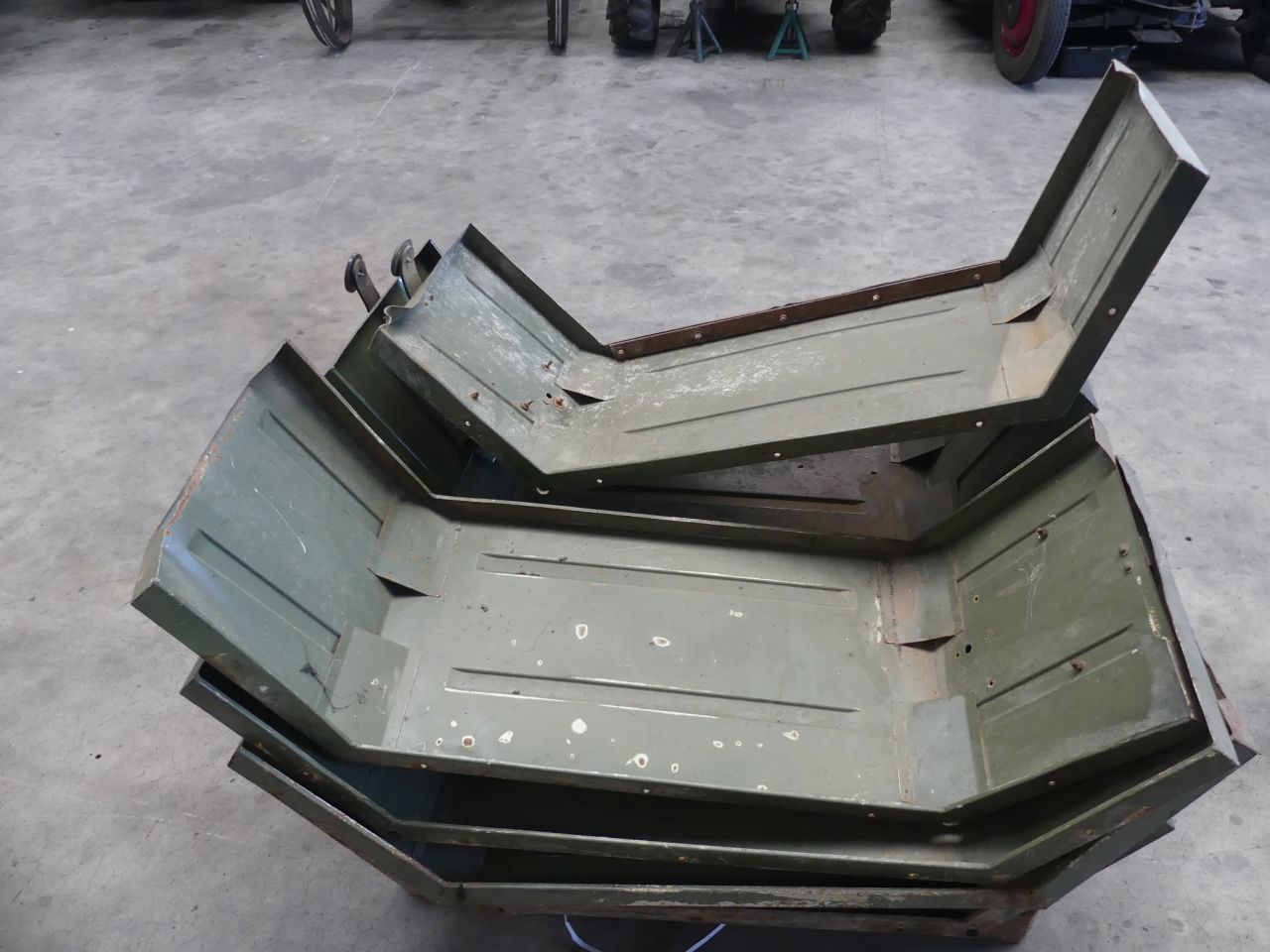 Diverse orginele spatborden voor MB Trac tractoren