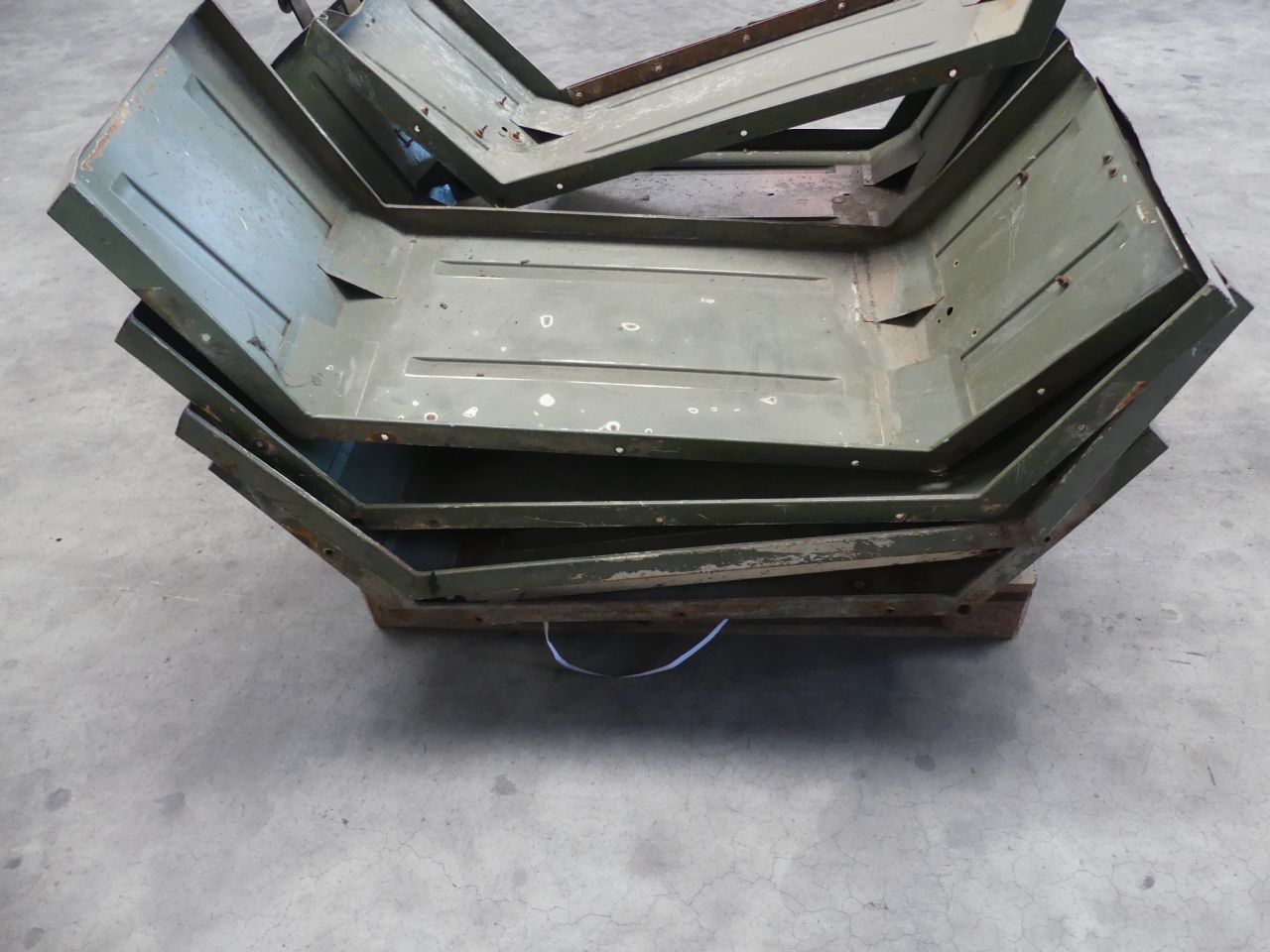 Diverse orginele spatborden voor MB Trac tractoren