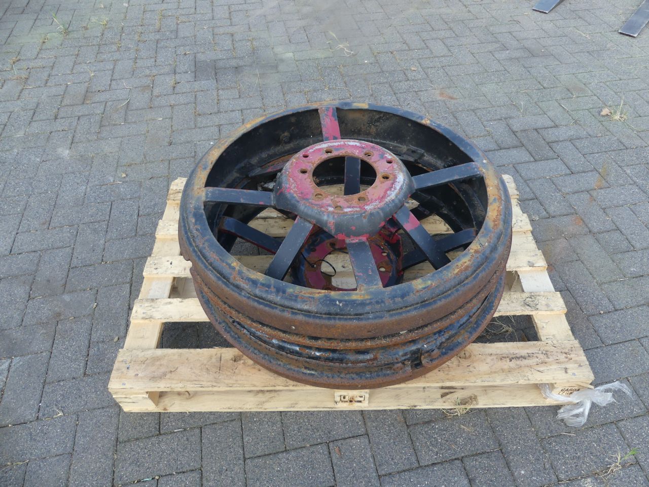 Diverse sets ijzeren wielen voor Lanz Bulldog tractoren