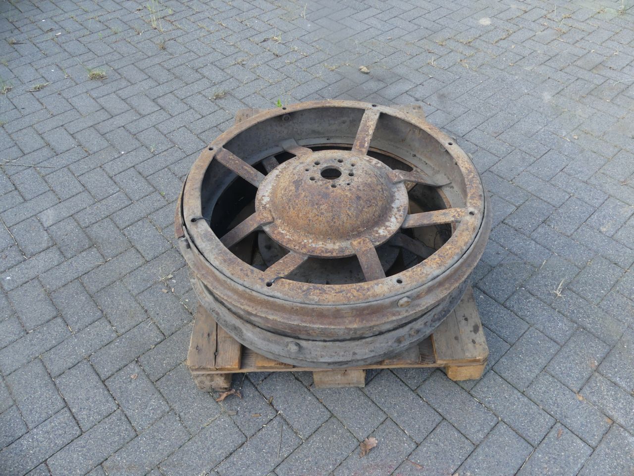Diverse sets ijzeren wielen voor Lanz Bulldog tractoren