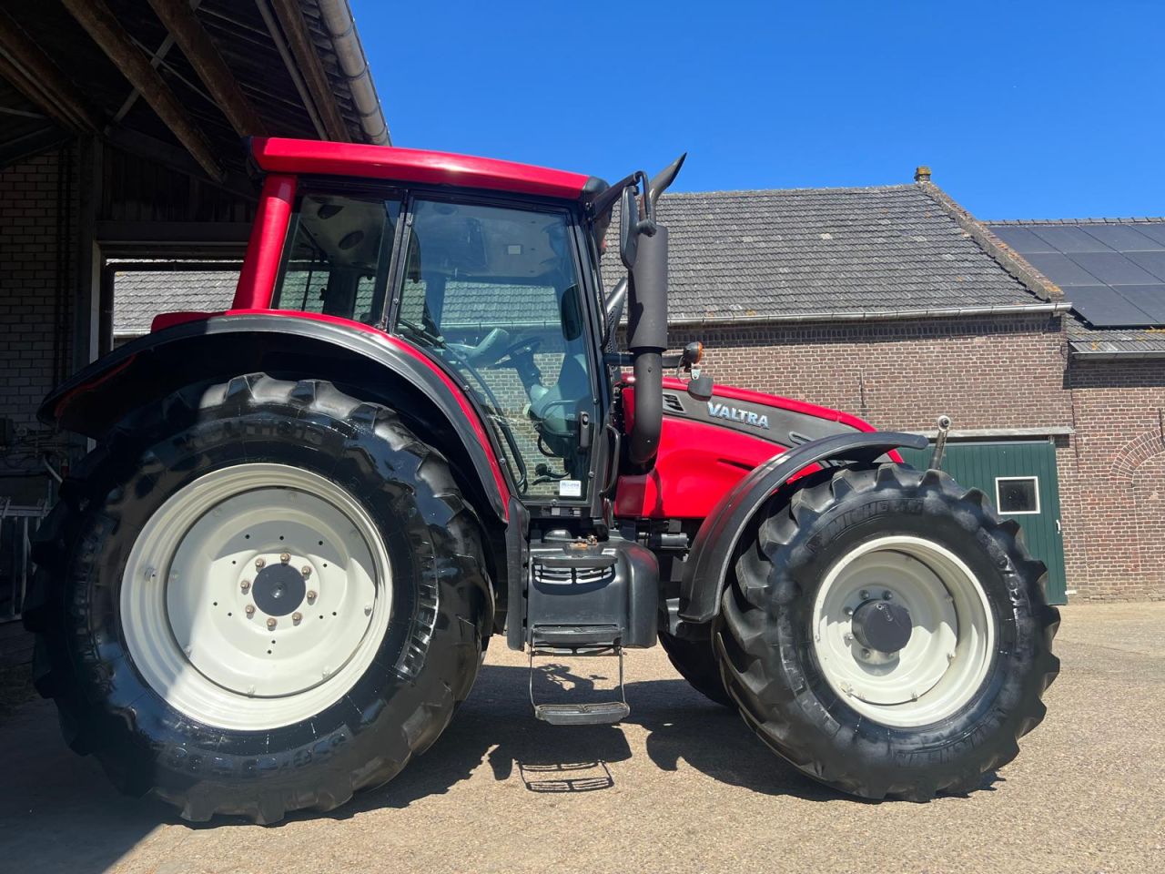 Valtra N142 Direct tractor