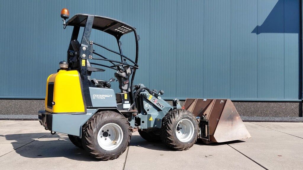 Giant D332
